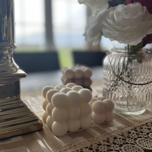 Bubbelljus VIT - ett vitt stort bubbelljus 7x7x7 cm.  Handgjord av Sojavax! 