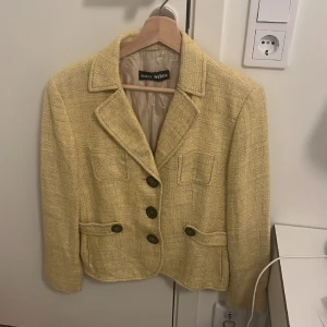 Vintage kavaj - Jättefin gul vintage kavaj från Gerry Weber
