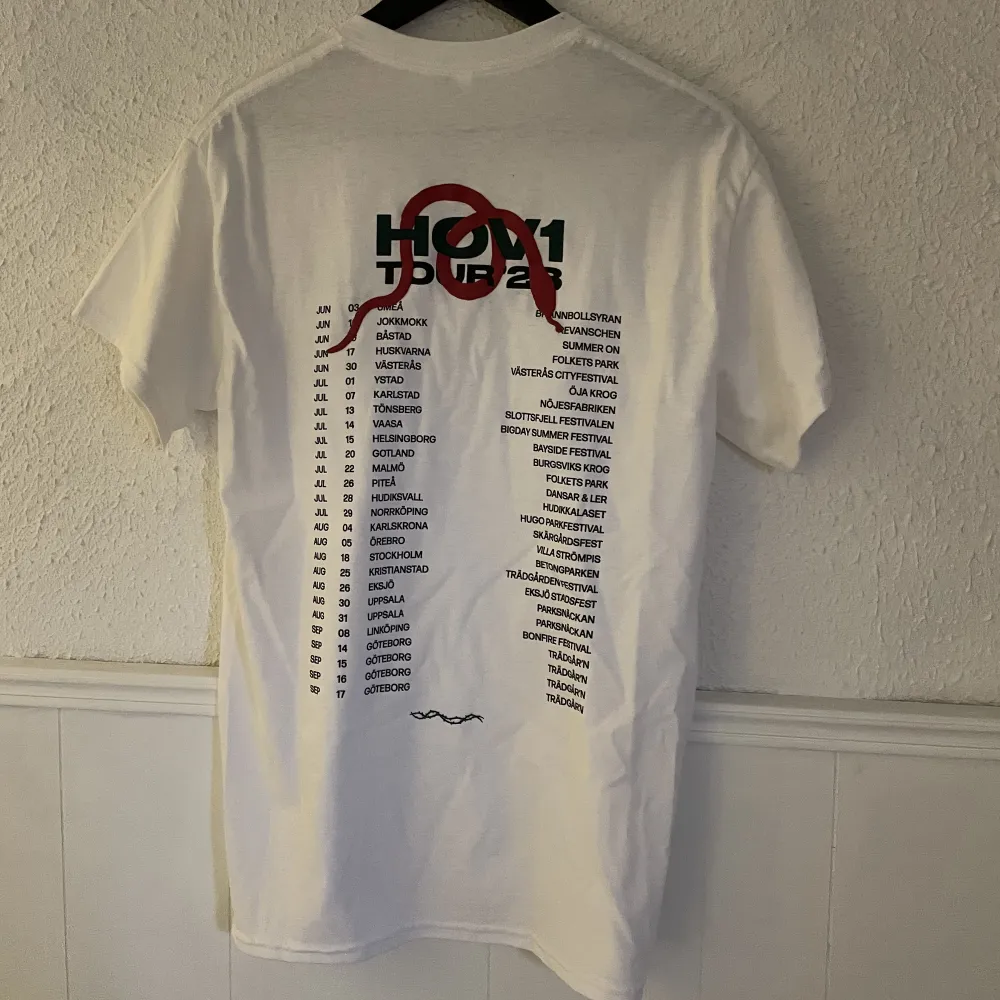 Helt ny oanvänd HOV1 t-shirt som är i toppenskick🥰. T-shirts.