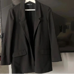 Svart Kavaj - Passar perfekt till nyår😍använd fåtalgånger