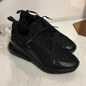 Nike 270  - Nike 270 storlek 42 helt oanvända 