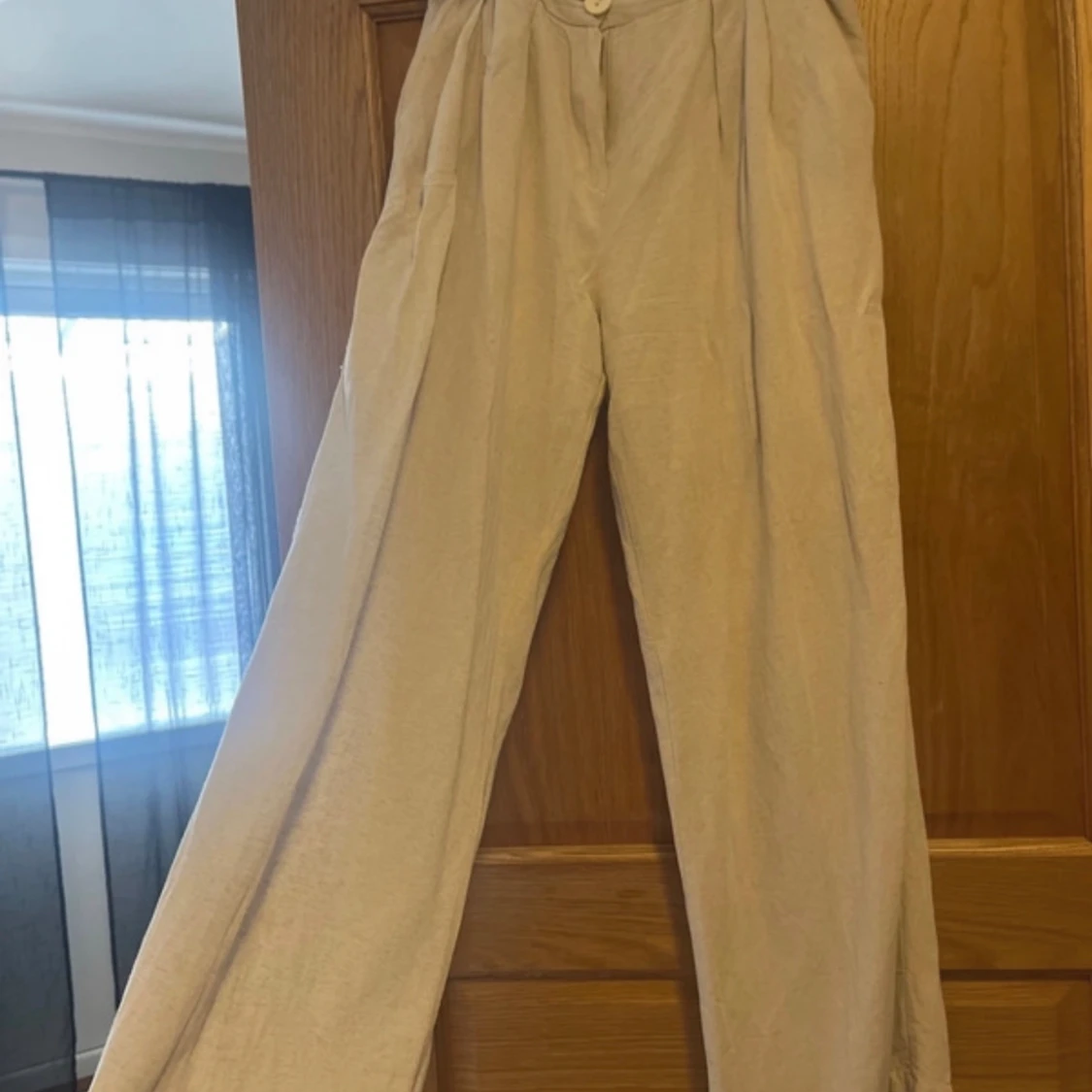 Utsvängda linne byxor 