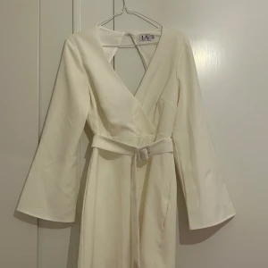 Klänning  - Denna är i nyskick! Strl 40