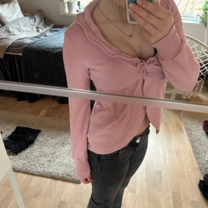 House of Lola Kofta - Säljer nu min trendiga House of lola kofta då den inte kom till användning, tror den är från deras slutsålda kollektion. Skick är som ny då den är använd Max 2 gr, pris går att diskutera men är köpt för 1098. Bara att skriva, samfraktar med annat .💕