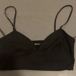 Svart topp  - Använd 1 gång, perfekt till något fest liknande 
