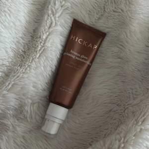 Hickap bronze glow - Hickaps bronze glow priming mosituraizer 50ml endast testad nypris 299kr 