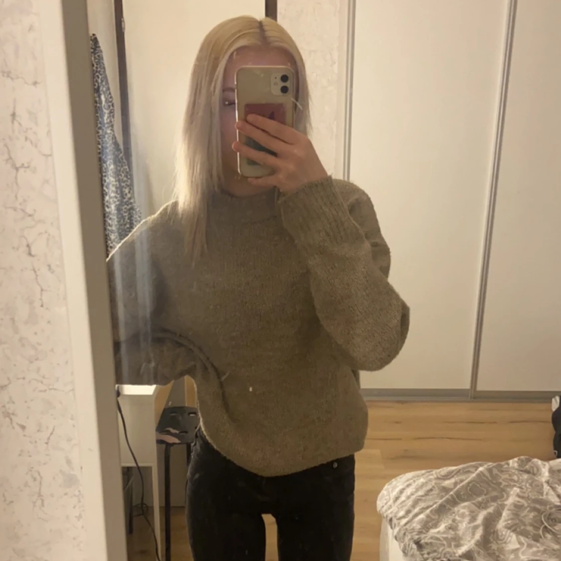 Beige stickad tröja - 90