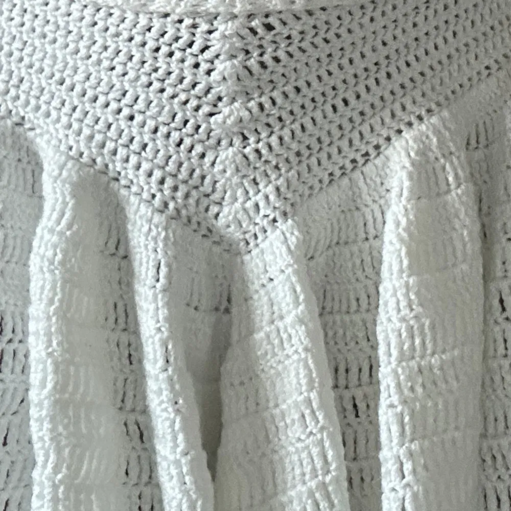 Crochet short ruffle skirt with adjustable waistband. . Kjolar.