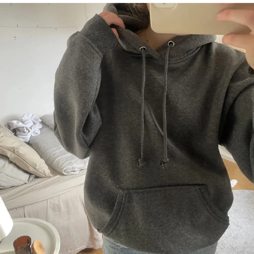 ‼️LÅNAD BILD‼️ säljer denna hoodie från bikbok i storlek xs då den inte kommer till användning, bra skick. säljs inte längre på bikboks hemsida💕. Hoodies.