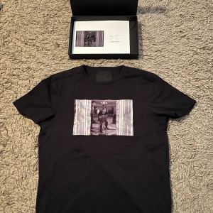 Limitato T-Shirt - T-Shirten är 10/10 i skick! Säljer då den inte kommer till användning.