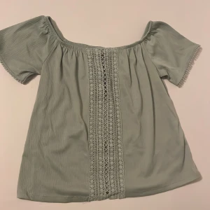 Topp/blus - Fin vårtopp endast använd en gång 