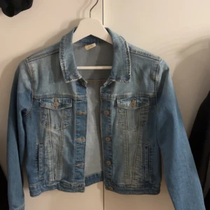 Zara jeans jacka - Fin jeans jacka från zara