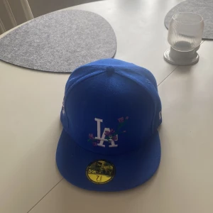 New Era Fitted Cap - Storleken i mått är 58,7cm. Fri Frakt❗️❗️❗️ Jättefin keps som inte kom till användning någon gång. PRISET ÄR EJ SLAGET I STEN❗️