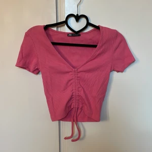 Topp från zara - Supersöt topp från Zara, aldrig använd. 