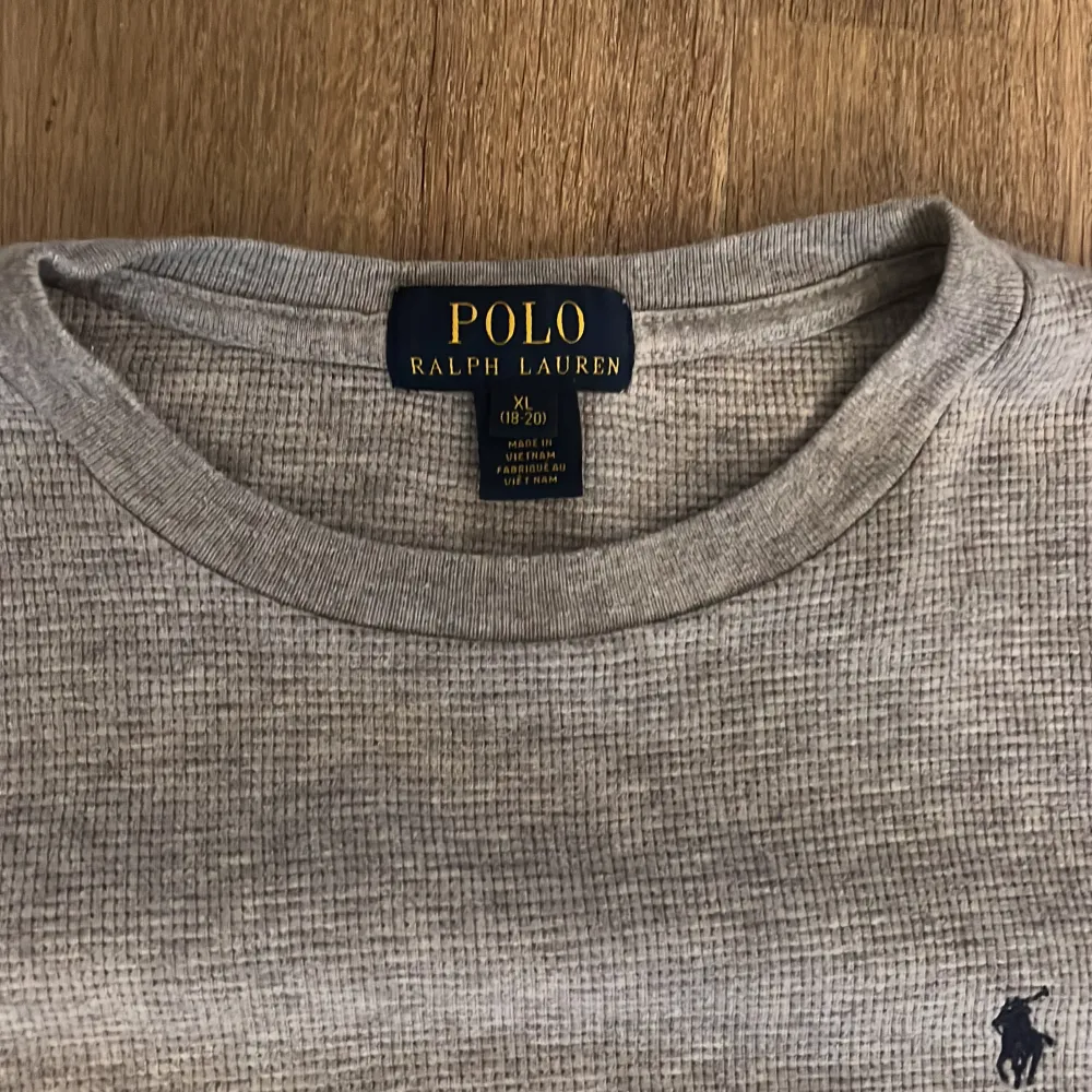 Polo Ralph lauren sweatshirt storlek Xs, nypris 799kr, för mer info kontakta säljaren!. Hoodies.
