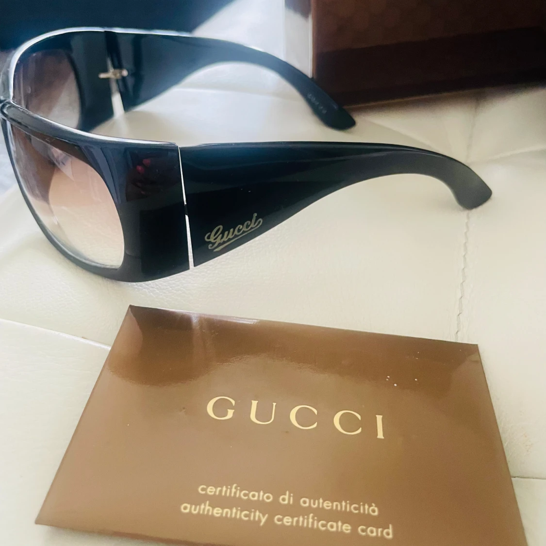 Gucci svarta tonade solglasögon  - 90