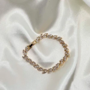 Daimond leaf - Material: rostfritt stål samt 18 k guldpläterad 