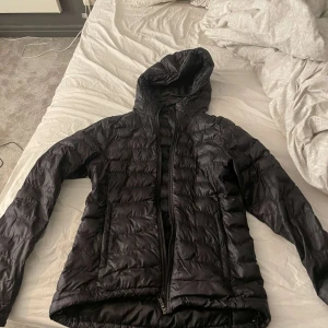 Jacka - Säljer denna jackan från Everest☺️andvänd men inget tecken 