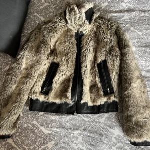 Pälsjacka - Så snygg nu i vår😣