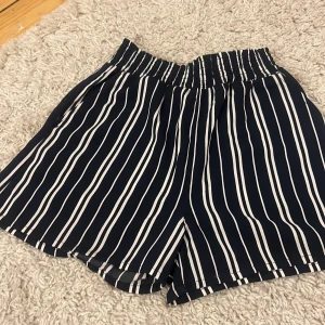 Shorts - Säljer dessa oanvända shorts! Dom har även fickor på sidan🩷