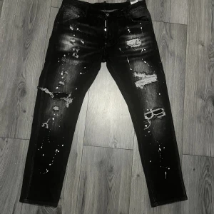 Dsquared 2 - Dsquared 2 jeans säljer dom för dom inte passar mig 