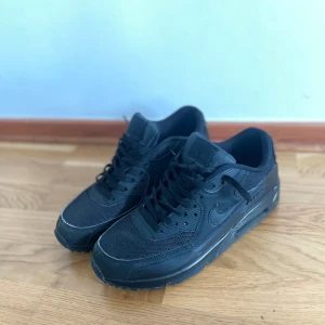 Nike air Max 90 - Nike air Max 90. Använda fåtal gånger. Inget synligt slitage. 