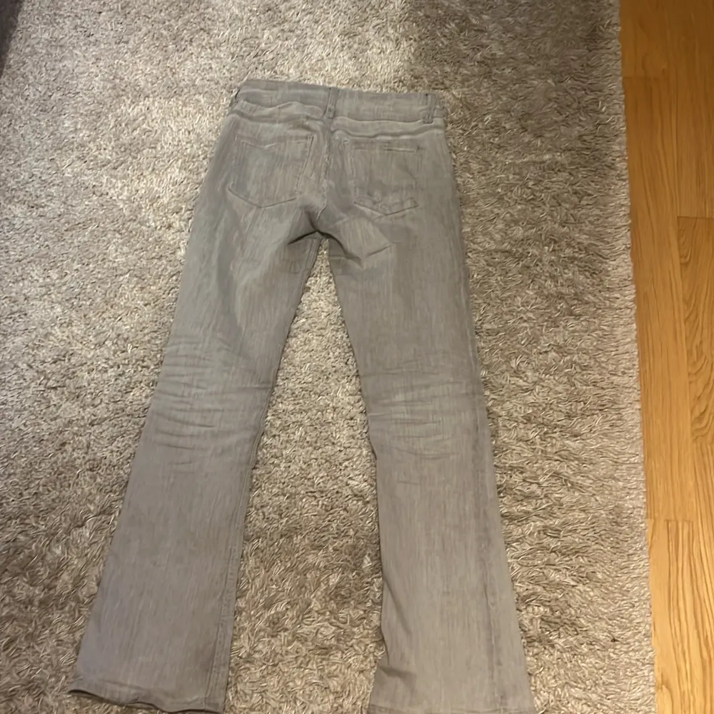 Jag säljer dessa jeans från Gina i storlek 164 eftersom att de inte används. De passar mig som är ca 170.. Jeans & Byxor.