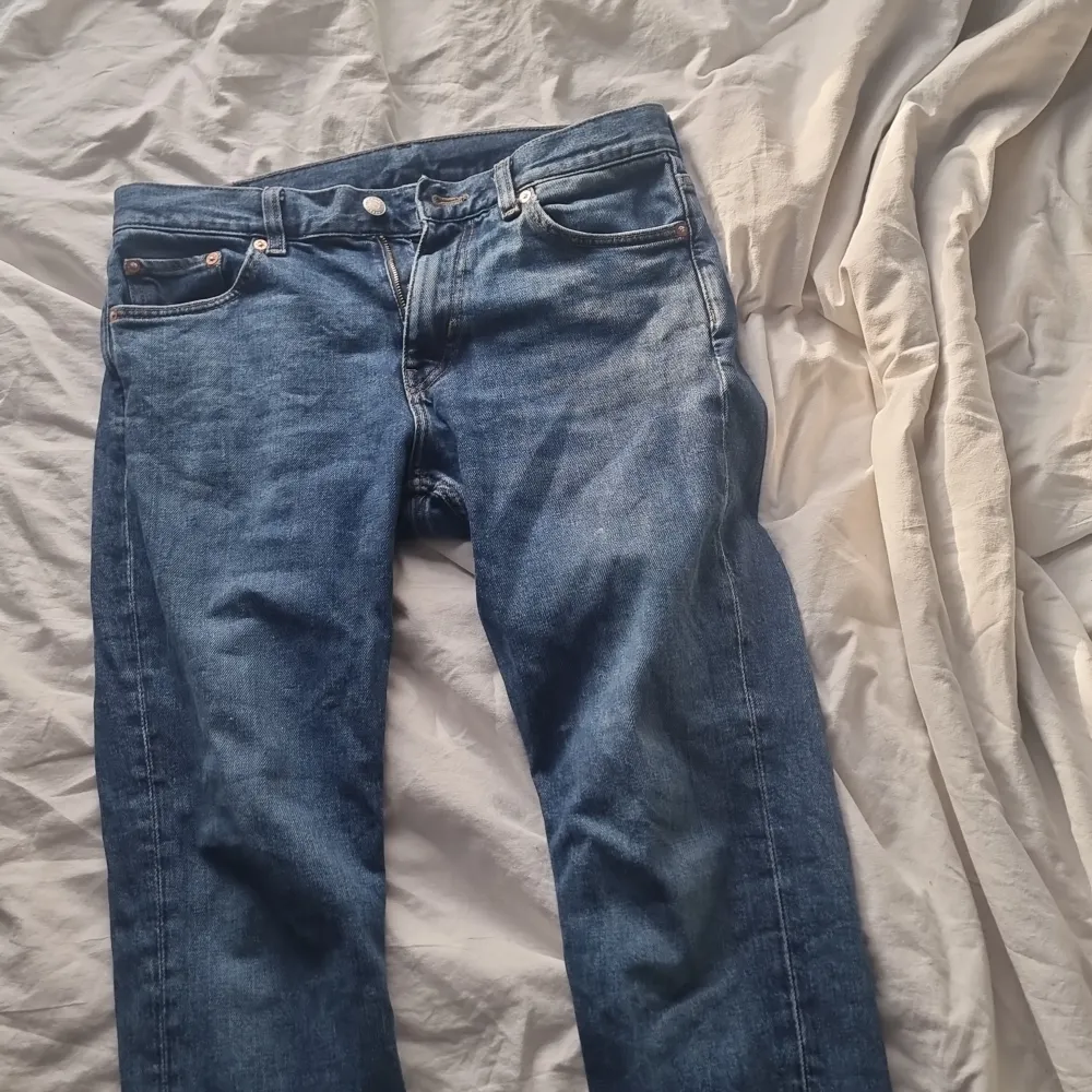 Tjena säljer mina jeans flr dem kommer inte till användning. Orginal pris 600 men mitt pris 300, kan gå ner i pris under snabba affärer(kan även ta byte)💯. Jeans & Byxor.