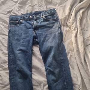 Tjena säljer mina jeans flr dem kommer inte till användning. Orginal pris 600 men mitt pris 300, kan gå ner i pris under snabba affärer(kan även ta byte)💯