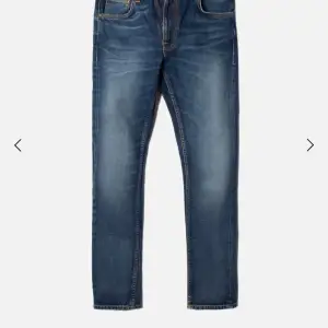 Säljer dessa snygga Nudie Lean Dean jeans för att jag köpte fel storlek. Storlek 34/34  Nypris 1600