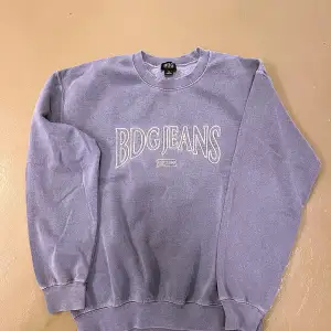 Sweatshirt BDG från Urban Outfitters, storlek S. Blågrå färg. Mycket bra skick. 