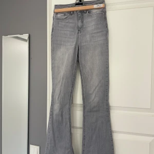 Gråa bootcut  - Skriv vid frågor! 💗