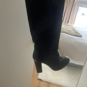 Klackskor  - Knappt använda, stl 39