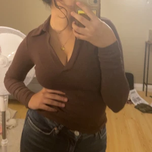 Ribbad tröja - Tröja köpt från new yorker. Använd några gånger och är i nyskick. 