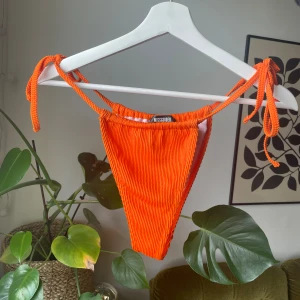 Missguided  - Använda enskaka gång sån jävla fire färg 🔥reglerbara band så passar S-L