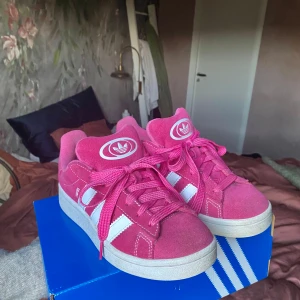 Adidas campus 00s, strl 38 - Säljer nu mina knappt använda campus, dem är i mycket bra skick.