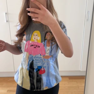 T-shirt  - Jätte snygg lite oversized t-shirt från Gina💗 använt en gång men kommer inte till användning därför säljer jag den. Storlek S