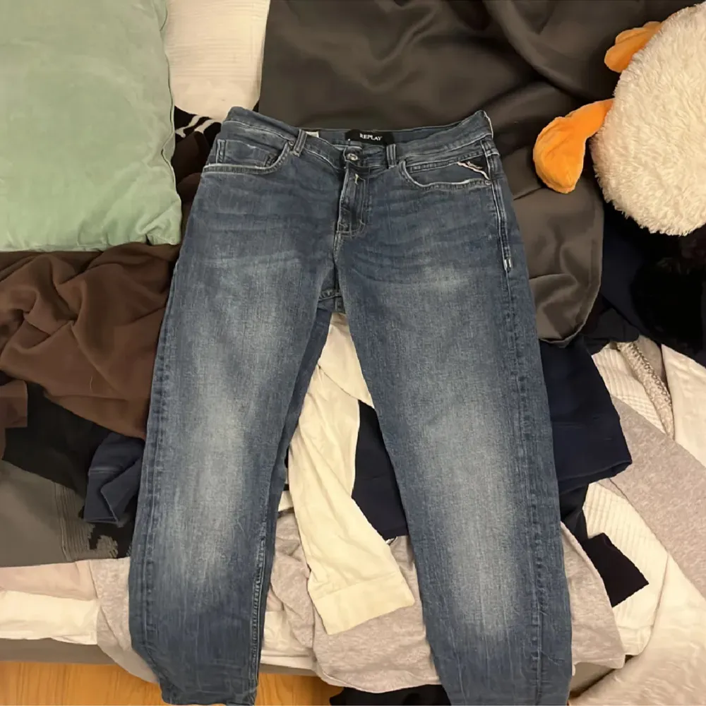 Säljer dessa feta Replay jeans då dem inte passar mig. Priset är inte hugget i sten. Hör av er vid minsta fundering.. Jeans & Byxor.