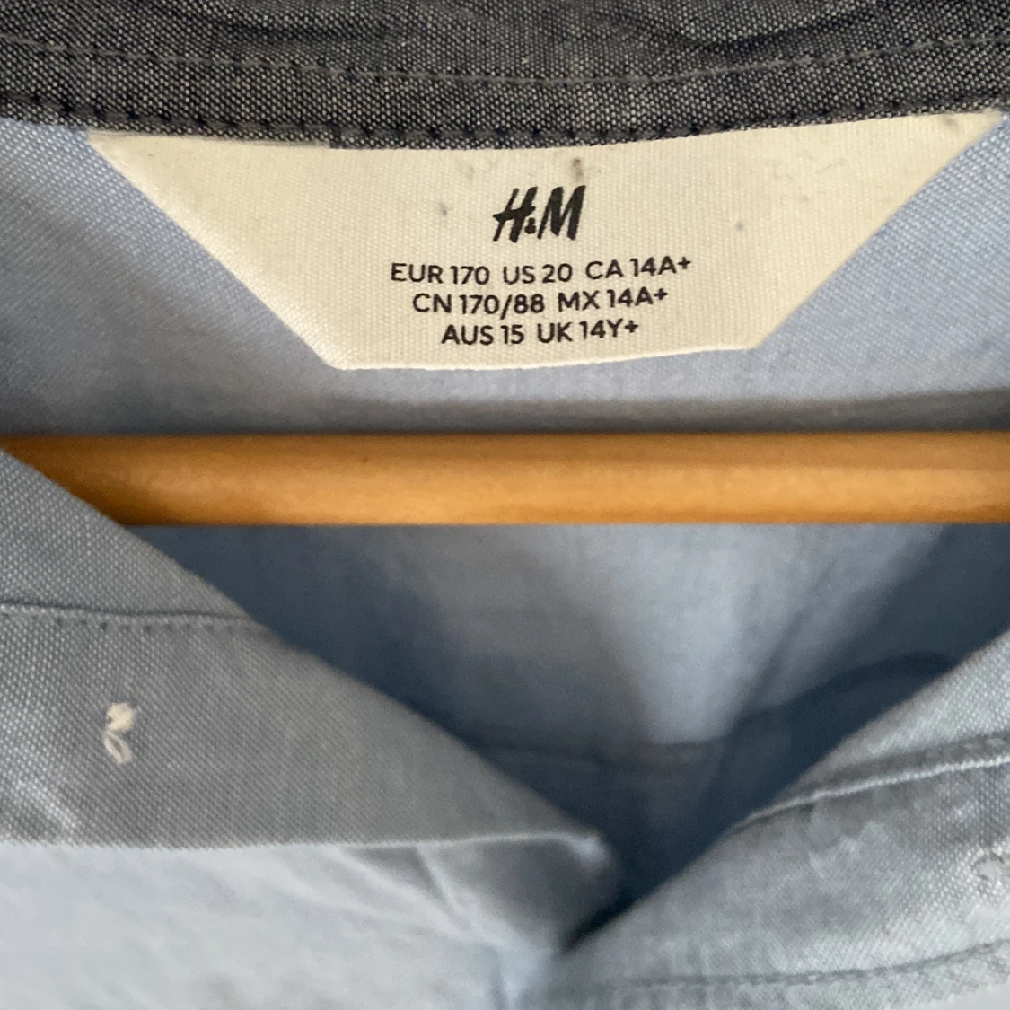 Ljusblå skjorta - 91