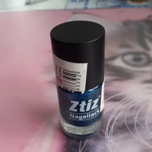 Nagellack  - Säljer detta nagellack för 1 kr ink frakt 16 kr♡ Anväd 1 gång ksk. Har ganska nyss köpt nagellacket😊 Så det är inte torkat eller nåt😙