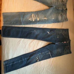 Paketerbjudande! Dsquared2 & Hugo Boss jeans 👖  - Dsquared2 Jeans: storlek 50, bra skick  Hugo Boss Jeans: Storlek 33/32, bra skick  Du får båda jeansen för endast 3000kr!  Priset kan diskuteras  (JAG GÖR INTE BYTEN!) 