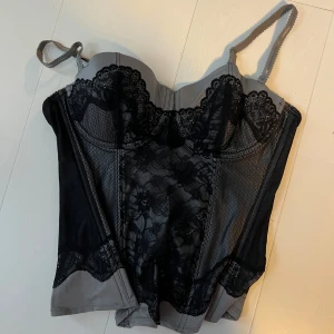 Korsett  - Snygg korsett topp i storlek M, 80c 