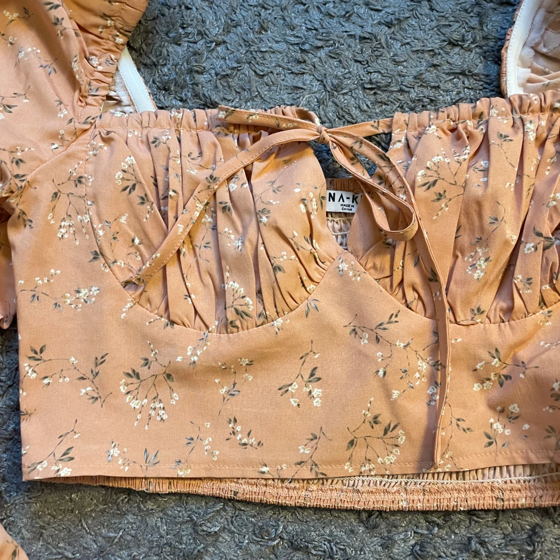 Orange blommig blus  - 90