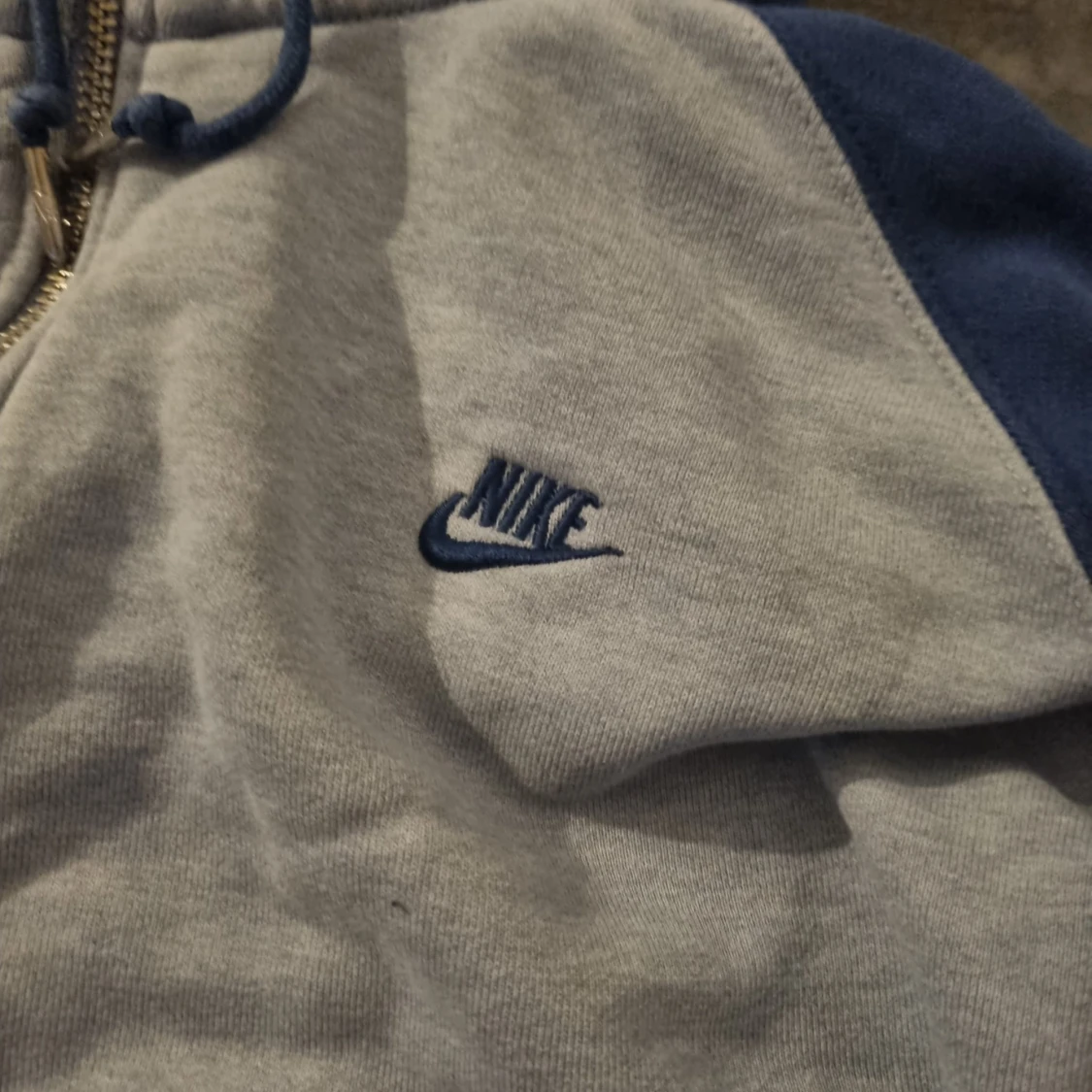 en blå nike hoodie - 90