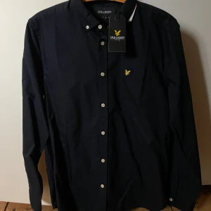 Lyle & Scott skjorta - Oanvänd, storlek L. Alla lappar kvar