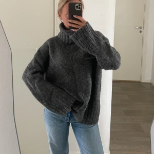 grå stickad tröja - En grå mysig stickad tröja