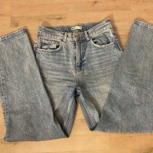 Raka Jeans  - Raka jeans från Gina Tricot. Bra skick. Pris går att diskutera. Skriv för fler bilder. 