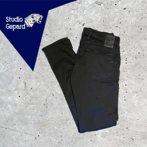 NYA REPLAY ANBASS HYPERFLEX  - Replay Anbass Hyperflex | Skick: 9/10 | Strl W33 L34 | Modellen är 180 cm | Vårt pris 399kr | Hör av dig om du undrar någonting!