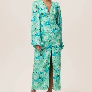 Adoore klänning - Säljer min helt nya adoore klänning, lapp kvar! Säljer för jag har två hemma💞