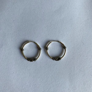 Silver  - Örhängen i silvermaterial🩶925 silver
